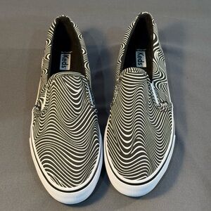 Keds Jump Kick Shoes Womens 10 M Black/White Wavy Lined Pattern Bin C